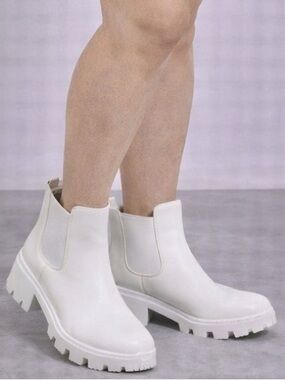 Women’s White Chunky Platform Chelsea Boots Lug Sole Ankle Boots Size 40 Size 9